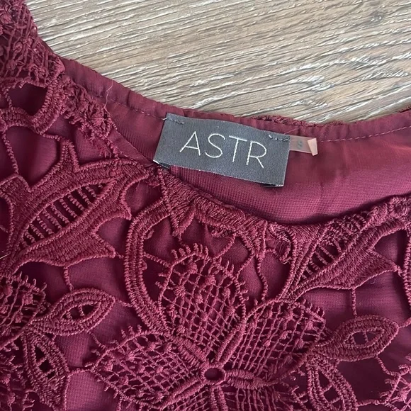 NWOT lace astr tank top - Picture 2 of 5
